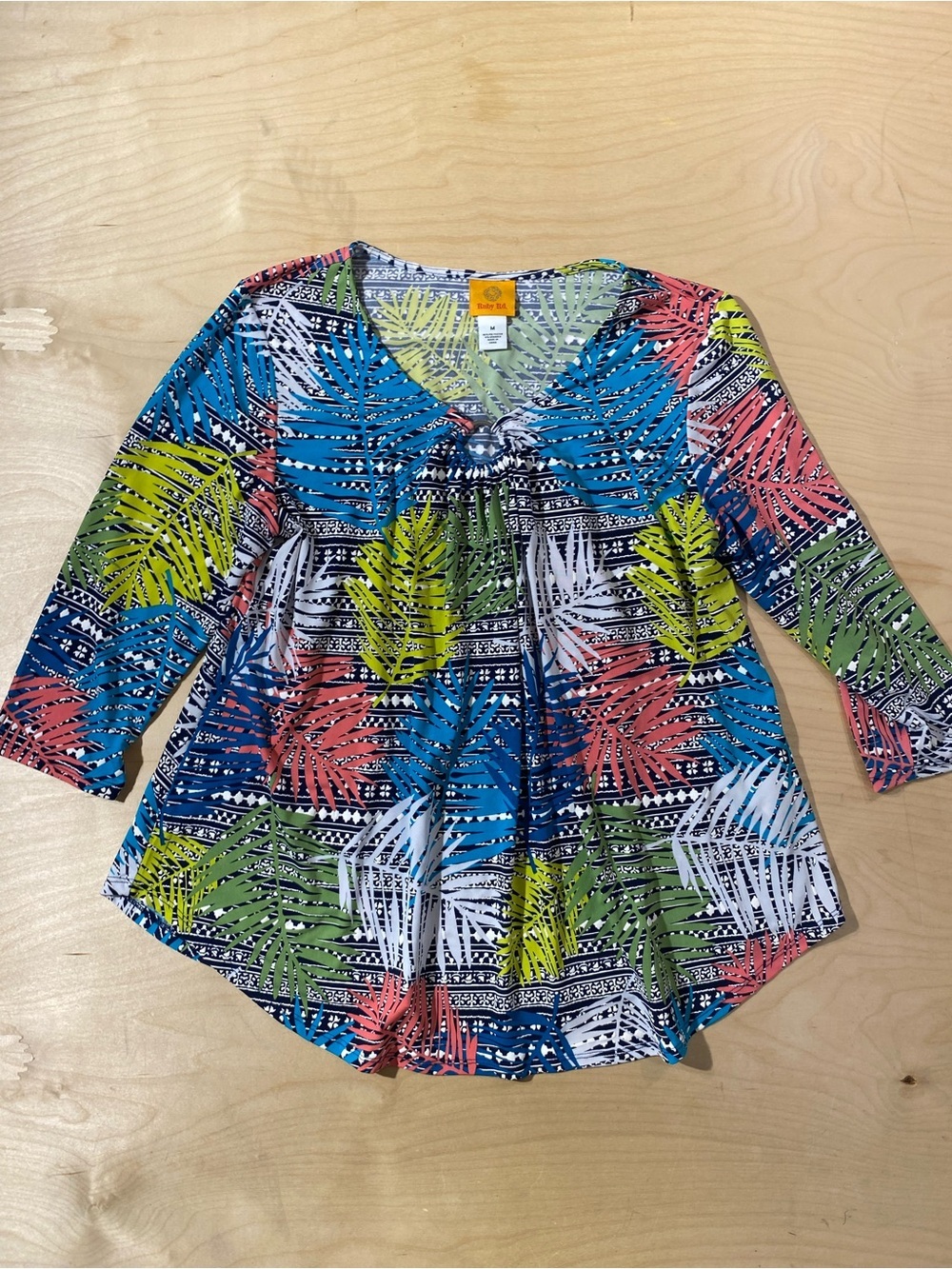 Ruby Rd. Multicolor Palm-Print V-Neck Tunic Medium (RK) - Picture 2 of 9